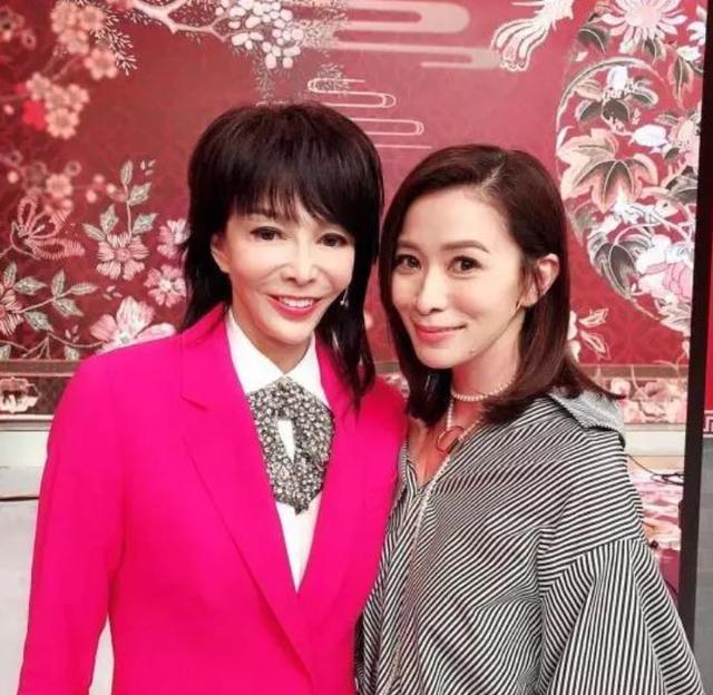 她是香港娱乐圈大姐大，曾嘲笑周星驰红不了，今大变样疑整容失败