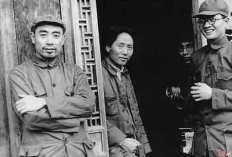 他28岁担任中共最高领导,被杀前微笑着说了四个字