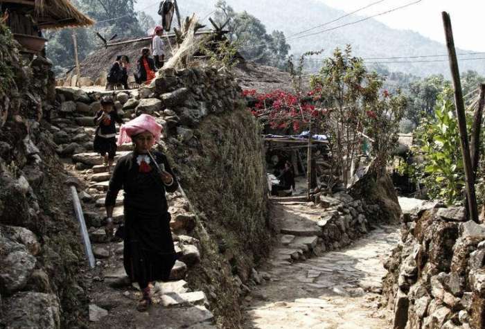 中国竟然也有这么落后地方, 依然过原始生活, 网友: 一看就是炒作