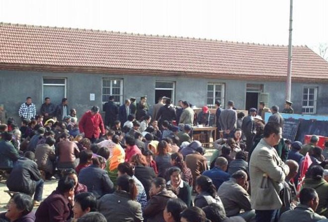 农村选举村干部,有年龄限制吗?能不能连任?