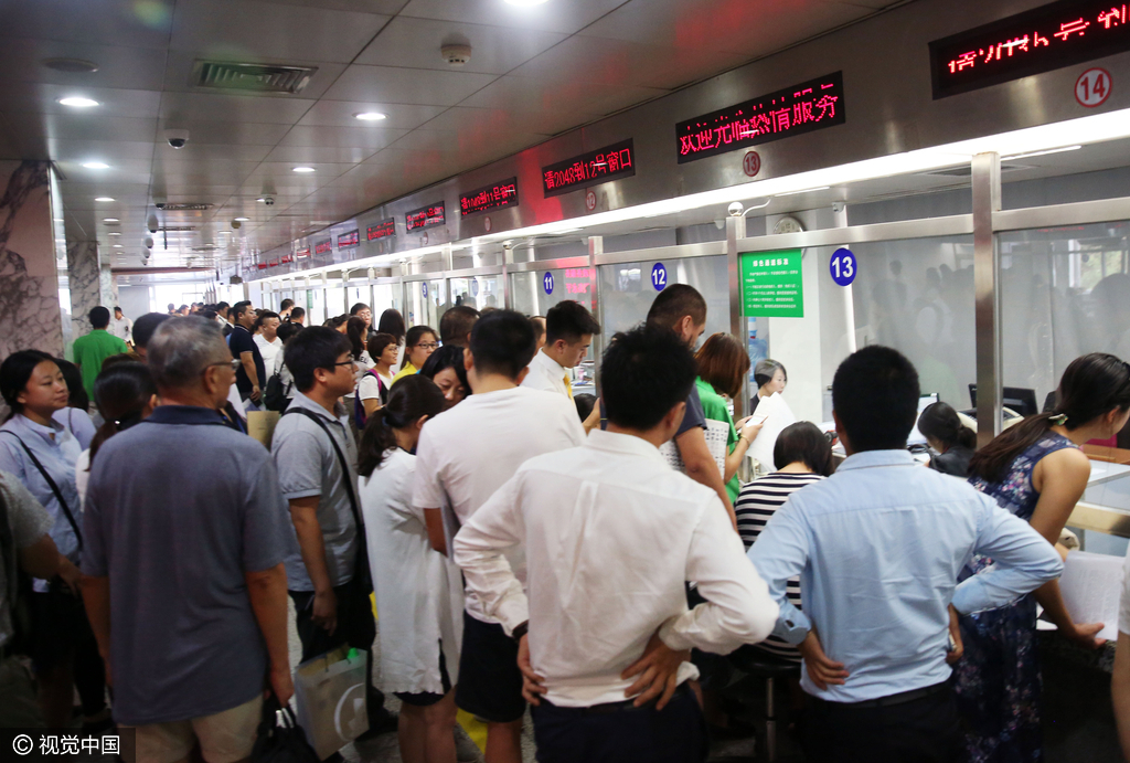 北京二手房市场交易火爆 过户黄牛号叫价12万元