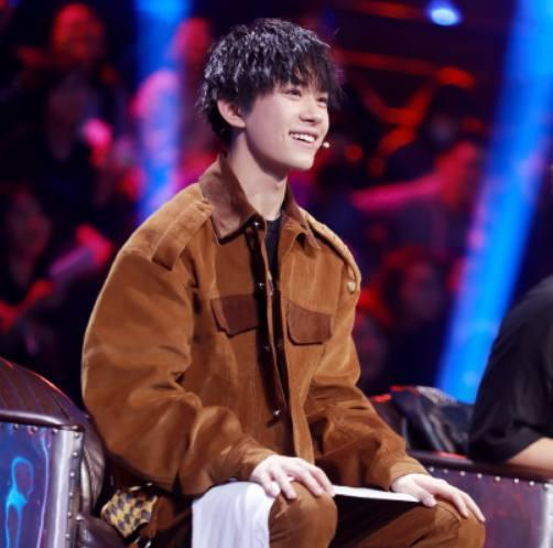 街舞亮亮输了, 易烊千玺拥抱他时说了一句悄悄