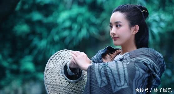 赵丽颖与三任经纪人开撕,究竟是谁的问题,经纪