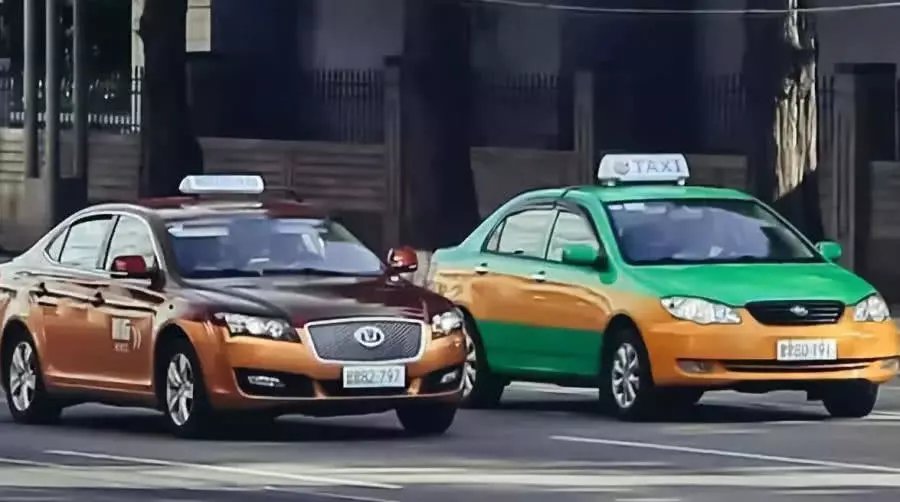 朝鲜大街上跑的都是什么车?样子看着很眼熟,但