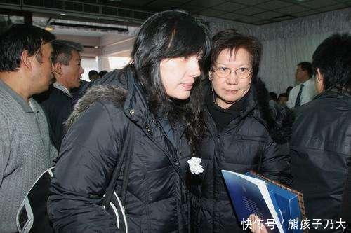 音乐才子马兆骏葬礼,妻子怀抱满月女儿痛哭,李