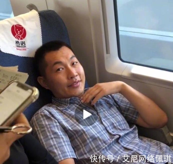 高铁霸座男曝出新劣迹, 网友 顶着博士头衔, 专