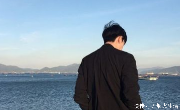 伯父,我卖掉了父母的房子凑来的彩礼,您收下吧