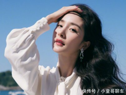 杨幂12年前照片被曝,脸方的像五边形,跟现在差