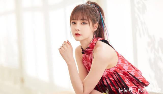 沈梦辰时尚感真强,穿扇子裙扎彩色马尾,俏皮灵动似18岁少女! 腾博游戏电子游艺
