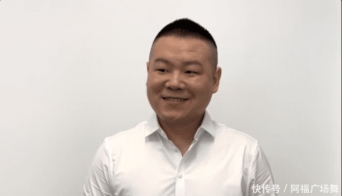 鹏飞岳云机上偷拍旁边照片,还晒美女直呼好美小姨我的是美女图片