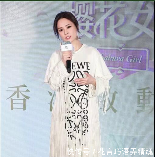 阿娇身穿吊带长裙凸显精致的锁骨,穿搭就是要