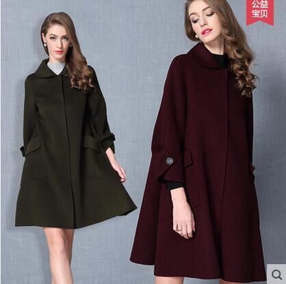 图片款深墨绿色韩版羊绒大衣应该搭配什么颜色