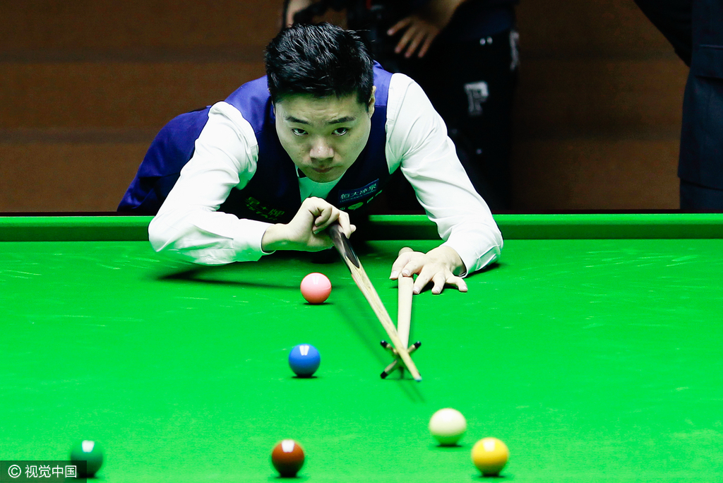 丁俊晖上海大师赛10-6塞尔比夺冠 丁俊晖哭泣GIF动态图 丁俊晖上海大师赛10-6塞尔比夺冠 丁俊晖哭泣GIF动态图