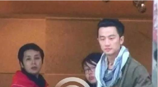 黄轩蒋雯丽、吴亦凡徐静蕾……盘点那些背后有好姐姐支持的男明星