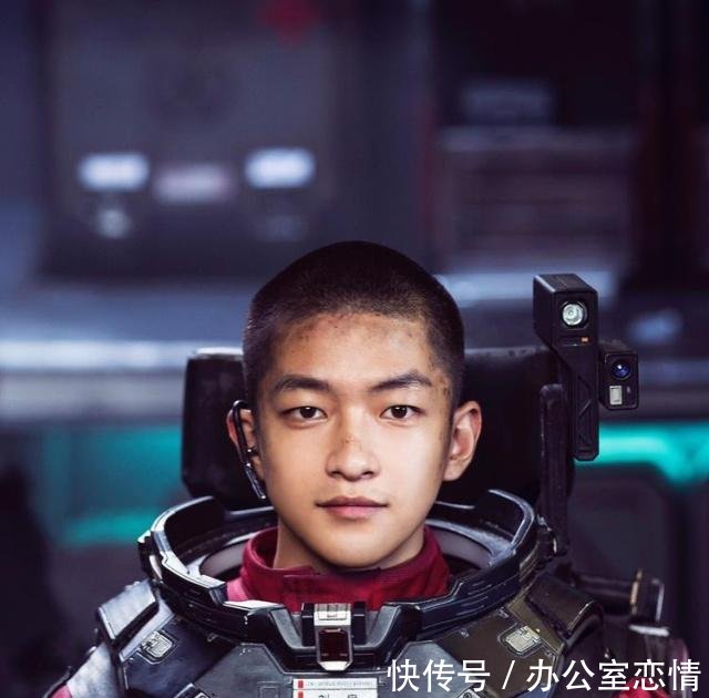 《穿越火线》要拍网剧!屈楚萧即将搭档鹿晗上