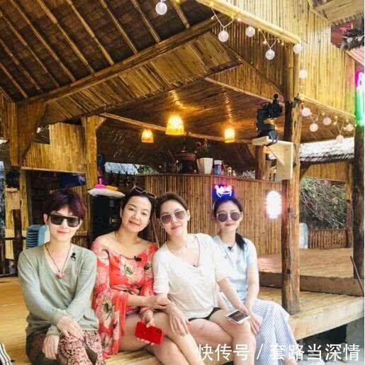 小s晒与大s聚餐合照,两姐妹同框比美胜负难辨