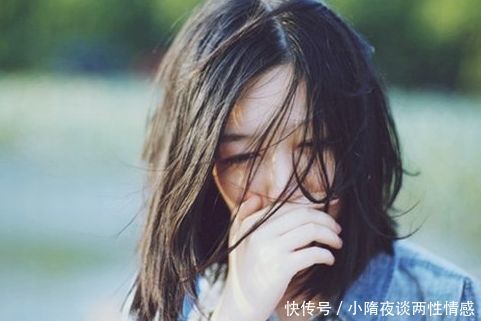 街上遇老公,他不让我开车门,打开门后看到车内人,我捂住嘴巴