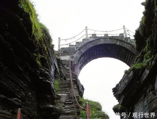 贵州最美的山峰，金顶云雾弥漫，犹如天空之城，恐高的人不敢去！