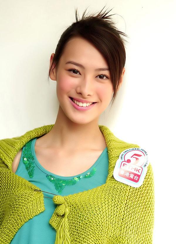梁洛施12岁逃学吸烟,21岁成未婚妈妈,23岁坐拥上亿身家,狗血剧都不如她人生的一半精彩!
