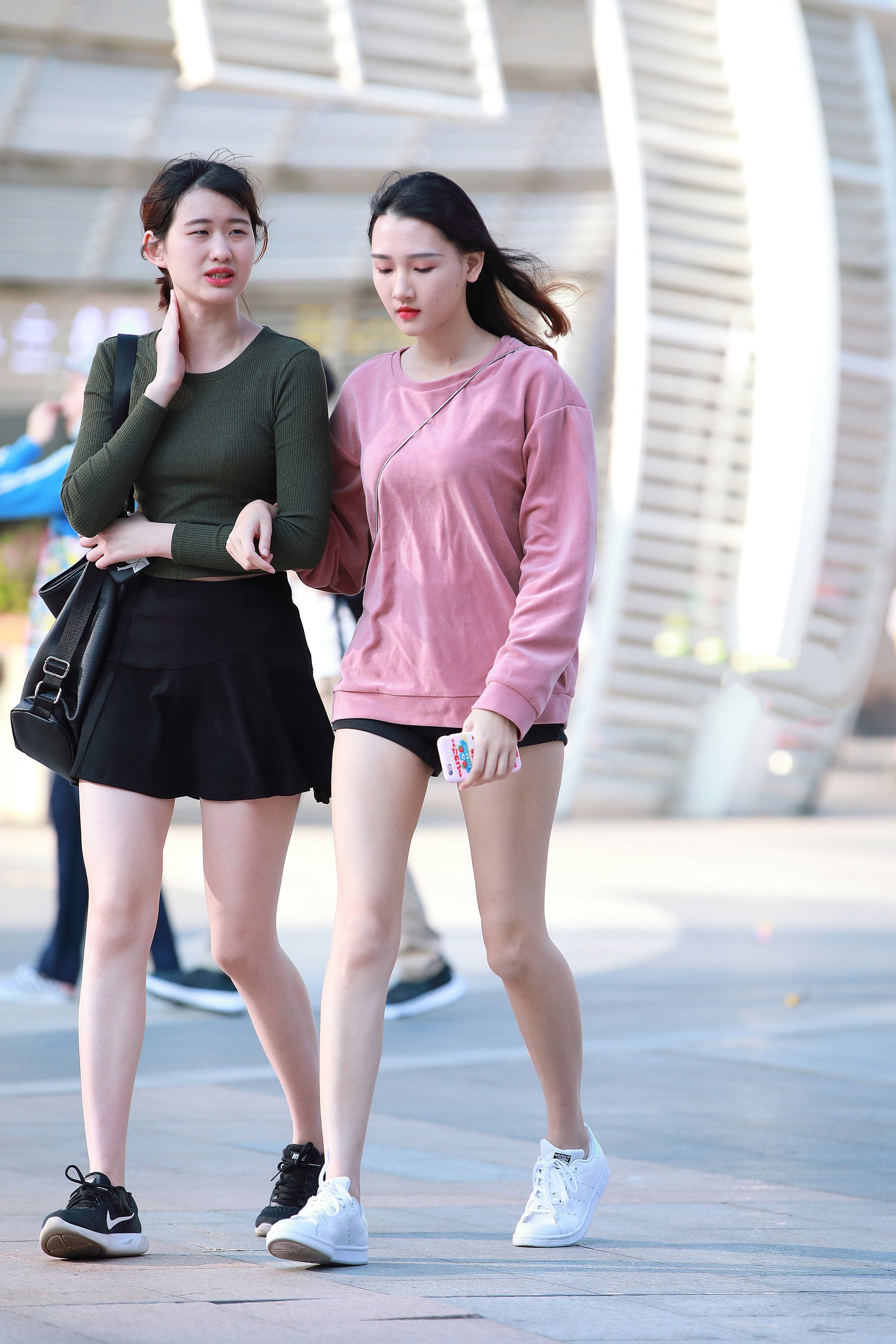 街拍:北京美女如云,图3腿最白,图4性感女神一看就经常健身!