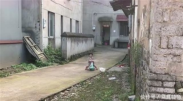 三岁宝宝回到村里后,村里的鸭子遭殃了,网友:孩子好淘气 玛雅娱乐游戏
