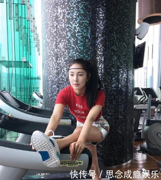 张雨绮健身照气场全开 网友: 一看就不好惹