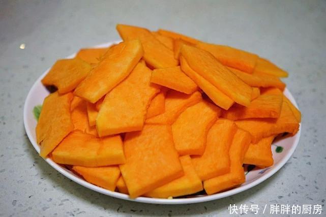 南瓜和什么菜做有营养 t01f9f4ce091f69255b.jpg