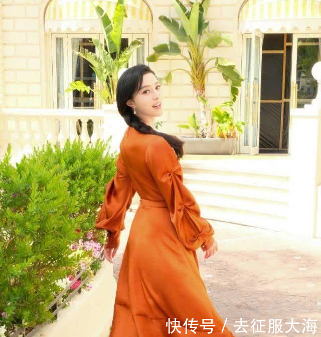 冉莹颖的无跟鞋早被AB杨幂穿烂了, 站不稳左右