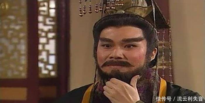 什么叫做自大 t01fa621f7304f79e13.jpg