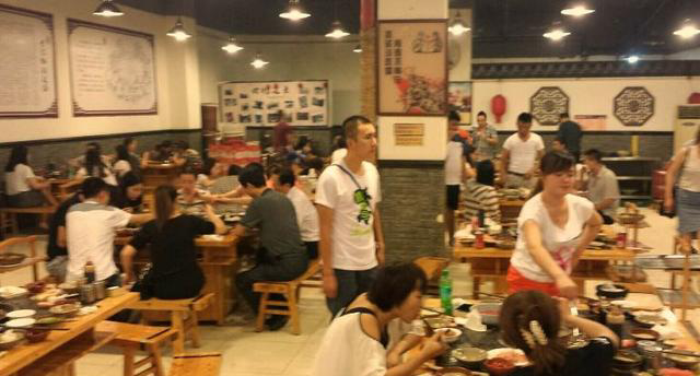 海底捞和普通的火锅之间,有什么区别?说出来你