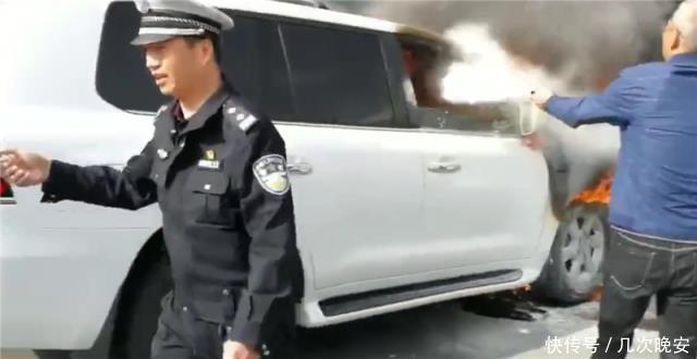 又一台车发生自燃雷克萨斯LX570冒烟起火,车价174万,加价15万 又一台车发生自燃雷克萨斯LX570冒烟起火,车价174万,加价15万