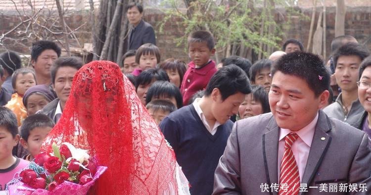 为啥现在农村人结婚要放在城里, 最后一点撕开