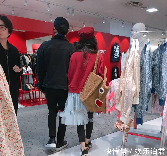 网友日本街头偶遇范冰冰,一身花色裙子很是美