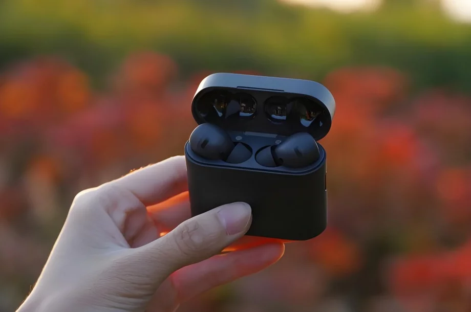 小米TWS耳机销量夺冠,性价比真的是制胜法宝吗?