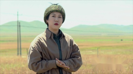 队员们分工合作，准备讲座向孩子们讲述自己对飞鸟的认知