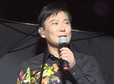 娱乐急先锋 “哲式情歌”一唱30年