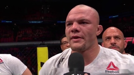 UFC终极格斗冠军赛 冲冠失败后再受重创，“瑞帅”心灰意冷黯然退役