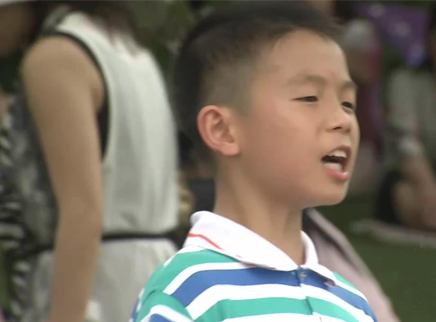 城里娃蒙头泪别乡村