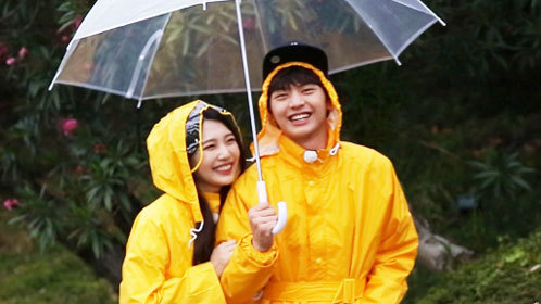我们结婚了 星宿夫妇雨中拍画报