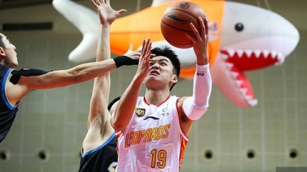 CBA 18/19赛季 上海VS深圳第四节：于德豪尽显杀神本色，深圳客场98-89上海全身而退