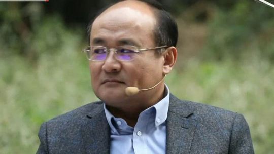 向前一步 主人与管家（上）