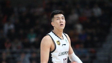 CBA 18/19赛季 广东VS辽宁第二节：郭艾伦戏耍阿联周鹏弹无虚发，半场广东55-45逐渐拉开分差