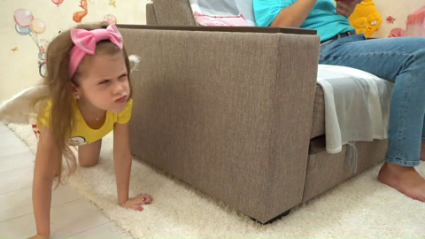 伊娃帮助爸爸减肥