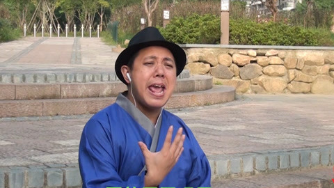 唱罢吹灯 大叔搞笑演绎神曲《带你网吧偷耳机》笑翻