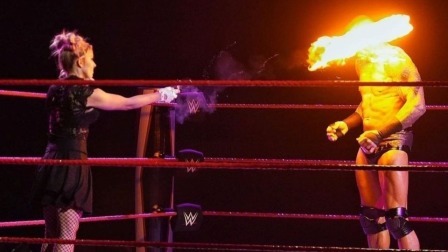 WWE RAW1442期回放：小魔女搅局火烧毒蛇双眼
