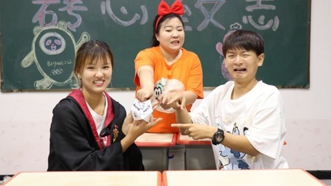 美女家务事 小时候经常玩的东西南北折纸，还记得怎么折吗？满满的童年回忆