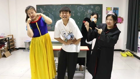 黑衣人变成了糖果，没想却被冬冬吃到肚子里，这下可怎么办？