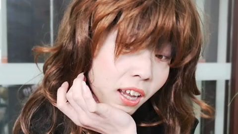唱罢吹灯 小伙求租女友回家过年，差点自宫