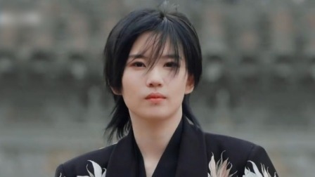 陆柯燃化身“地陪”安利南京美食美景，全鸭宴“吃播”香迷糊了