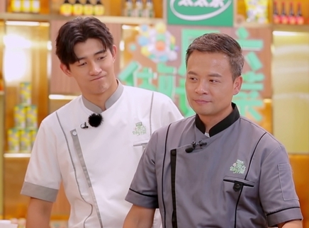 小小美食家为姥姥学梅干菜扣肉